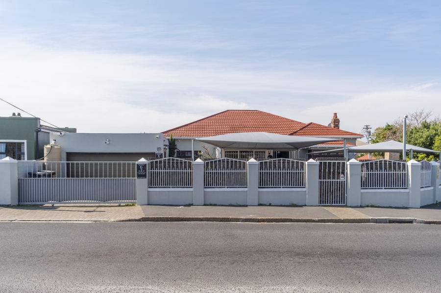 5 Bedroom Property for Sale in Wynberg Western Cape